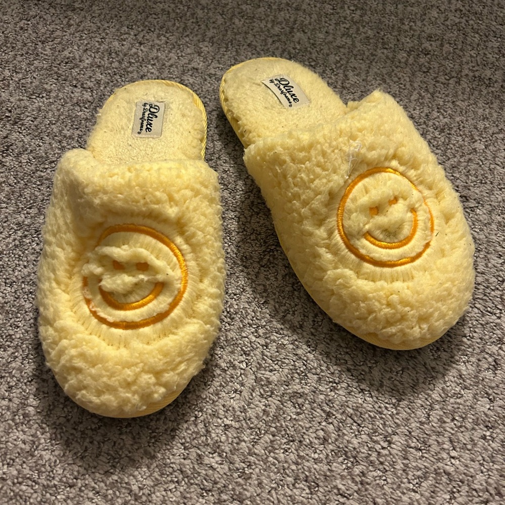 Dearfoams Cozy Yellow Slippers